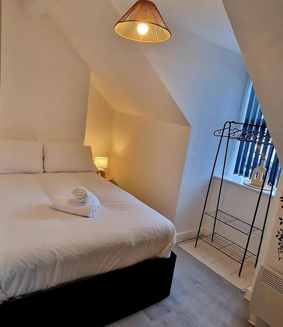 Supervalue Suite 10 - Fast Wifi, Hotel Linen, Keyless Entry, City Only 10 Mins - By Property Promise Cardiff 0*,  United Kingdom