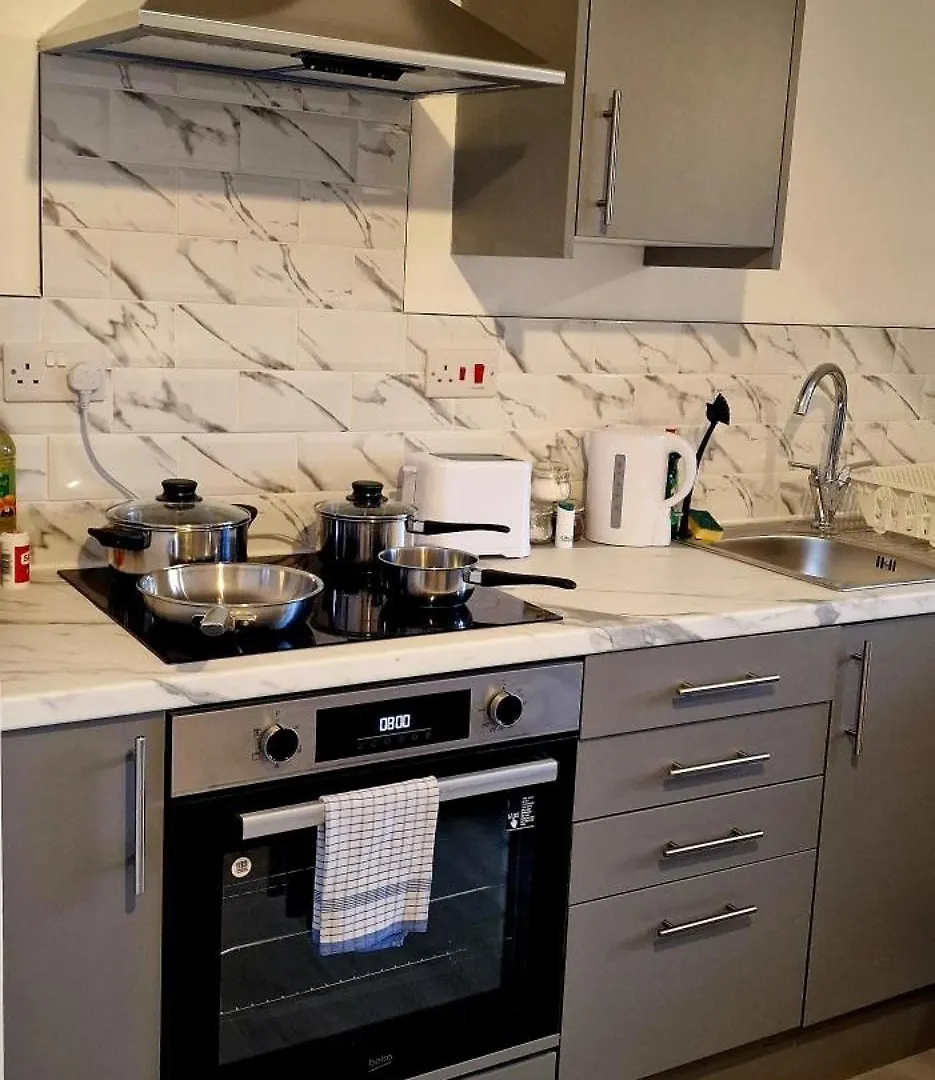 Apartment Supervalue Suite 10 - Fast Wifi, Hotel Linen, Keyless Entry, City Only 10 Mins - By Property Promise Cardiff